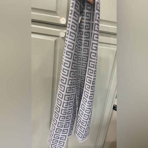 NWOT Givenchy Wool Scarf - Picture 4 of 5